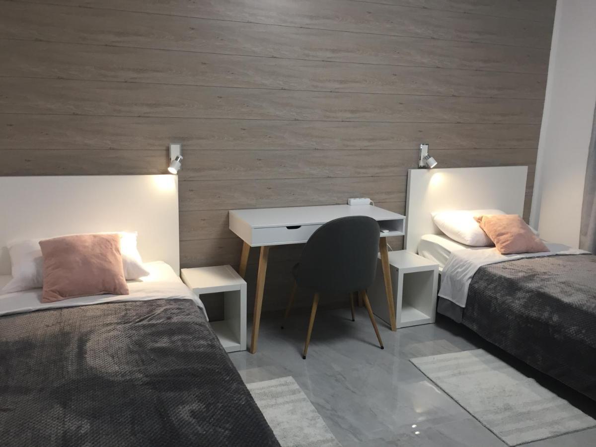 Apartman Sonas 2 With Free Private Parking 카를로바츠 외부 사진