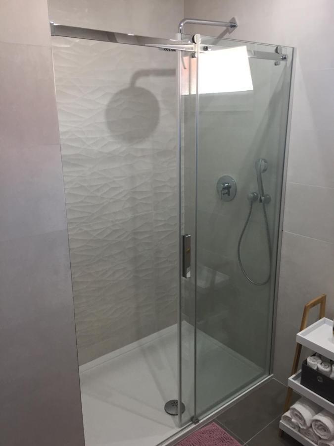 Apartman Sonas 2 With Free Private Parking 카를로바츠 외부 사진