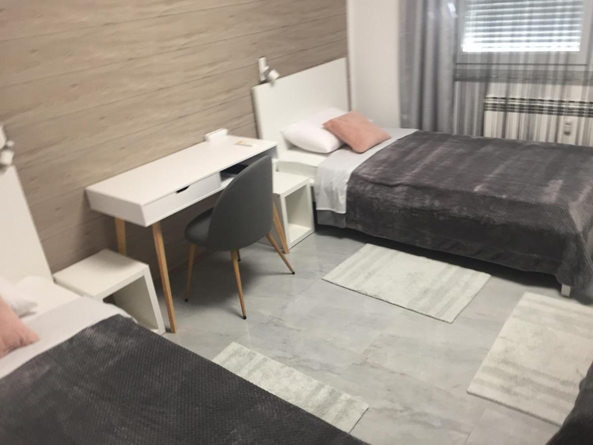 Apartman Sonas 2 With Free Private Parking 카를로바츠 외부 사진