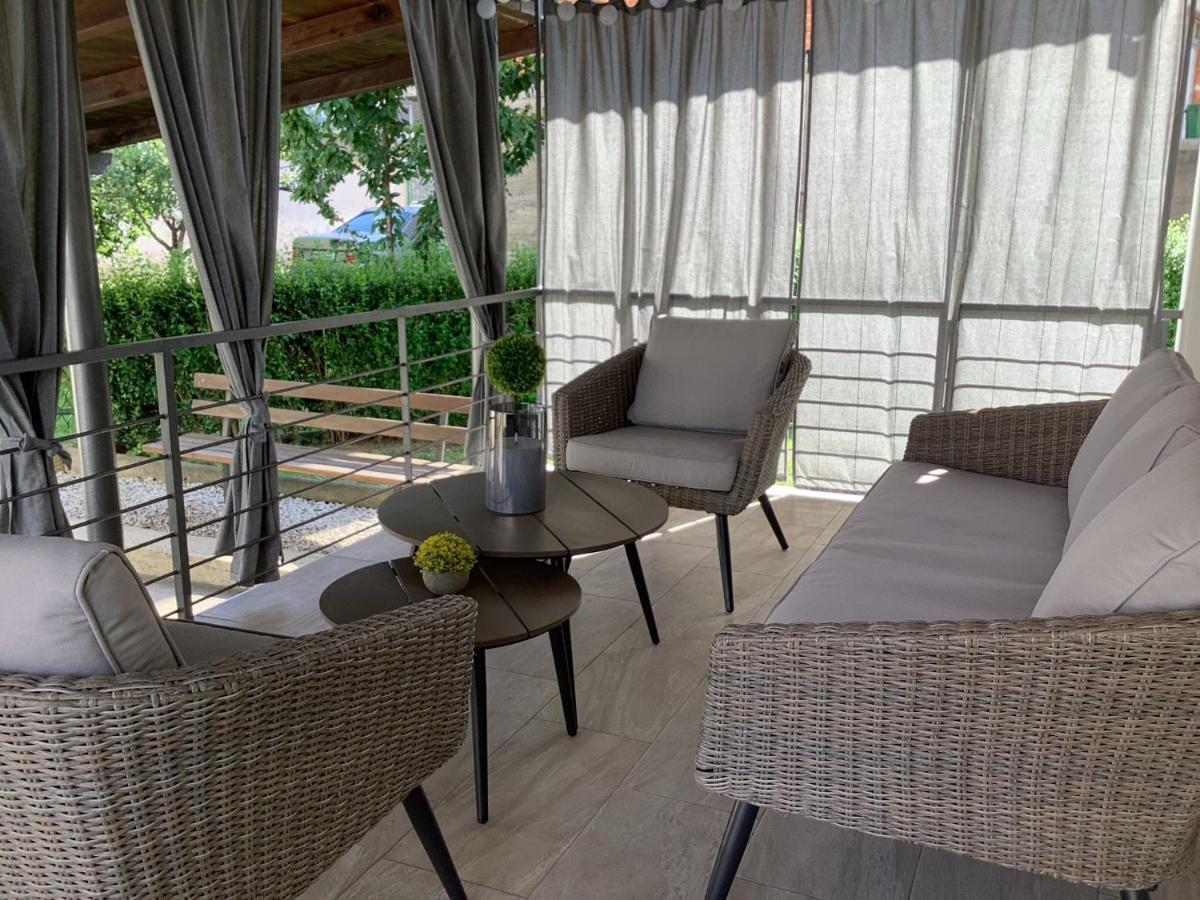 Apartman Sonas 2 With Free Private Parking 카를로바츠 외부 사진